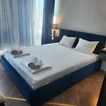 на център *